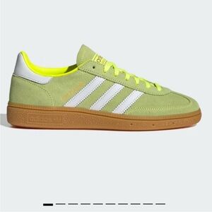 Like new Adidas Spezial Green and White Sneakers 9.5